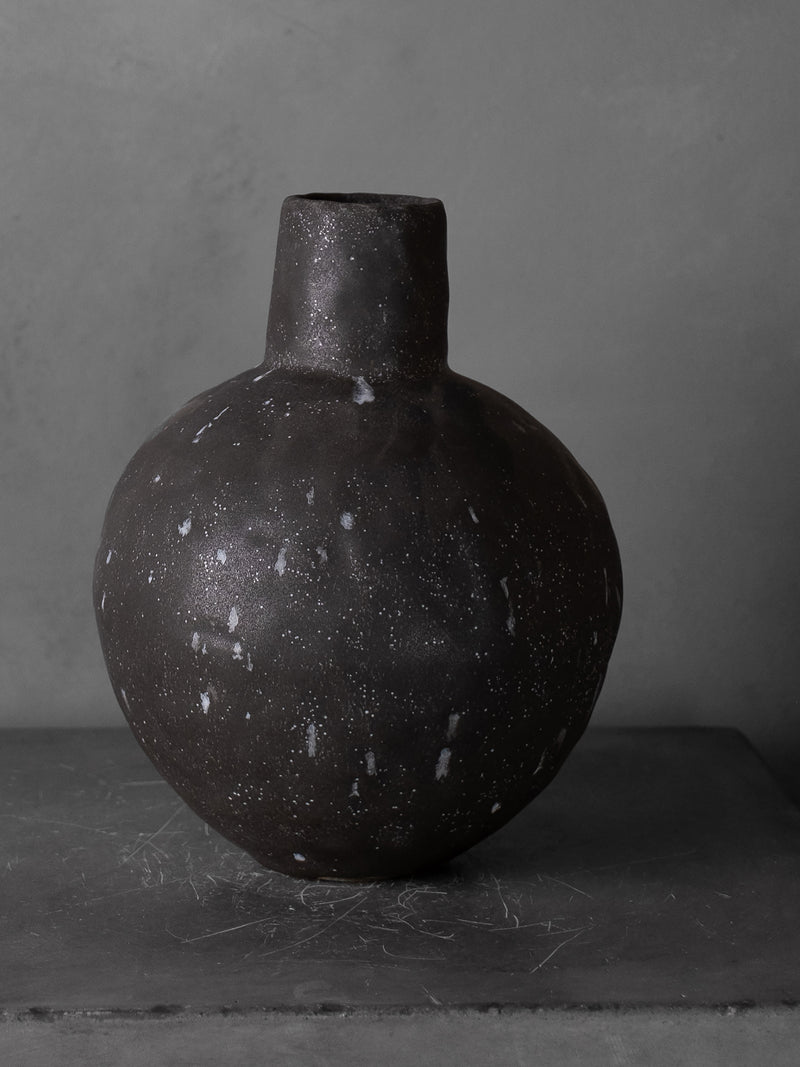 GISELLE HICKS MOTTLED BLACK BOTTLE