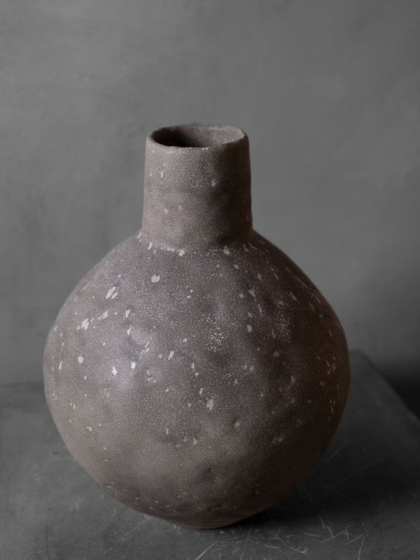 GISELLE HICKS MOTTLED BLACK SPHERE BOTTLE