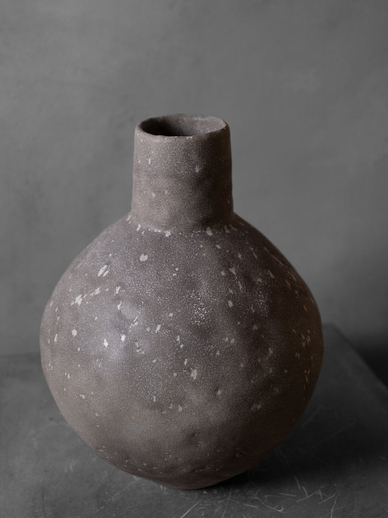 GISELLE HICKS MOTTLED BLACK SPHERE BOTTLE