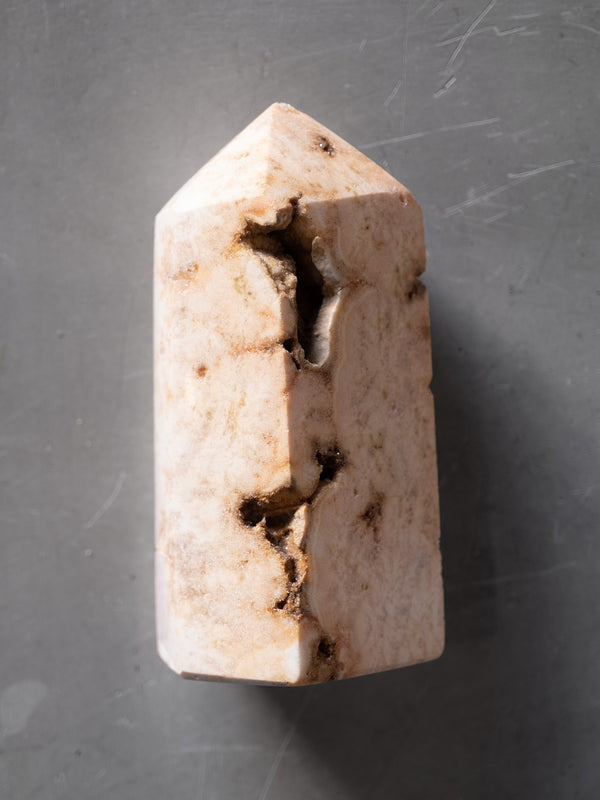 Tan Druzy Obelisk